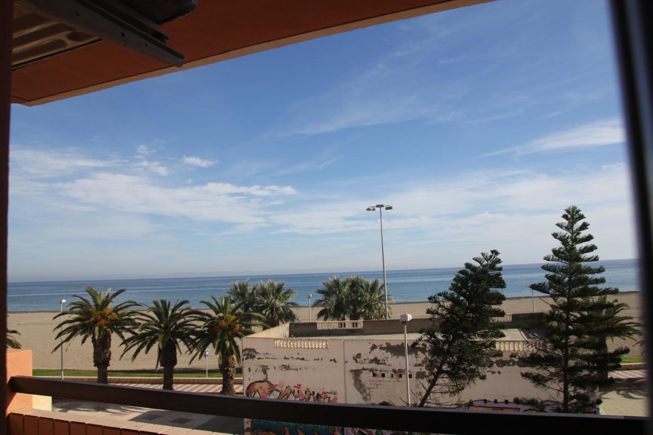 Apartamento En Primera Linea De Playa, Con Vistas A La Playa Y Con Wifi โรเกตัสเดมาร์ ภายนอก รูปภาพ