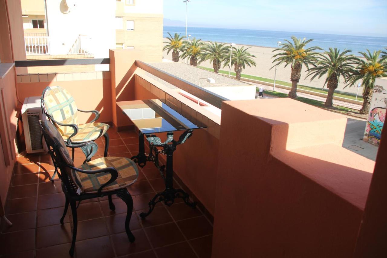 Apartamento En Primera Linea De Playa, Con Vistas A La Playa Y Con Wifi โรเกตัสเดมาร์ ภายนอก รูปภาพ