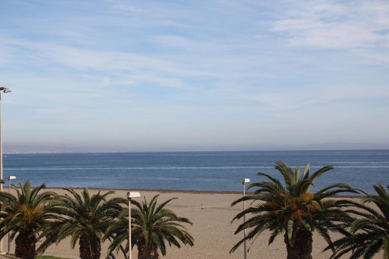 Apartamento En Primera Linea De Playa, Con Vistas A La Playa Y Con Wifi โรเกตัสเดมาร์ ภายนอก รูปภาพ